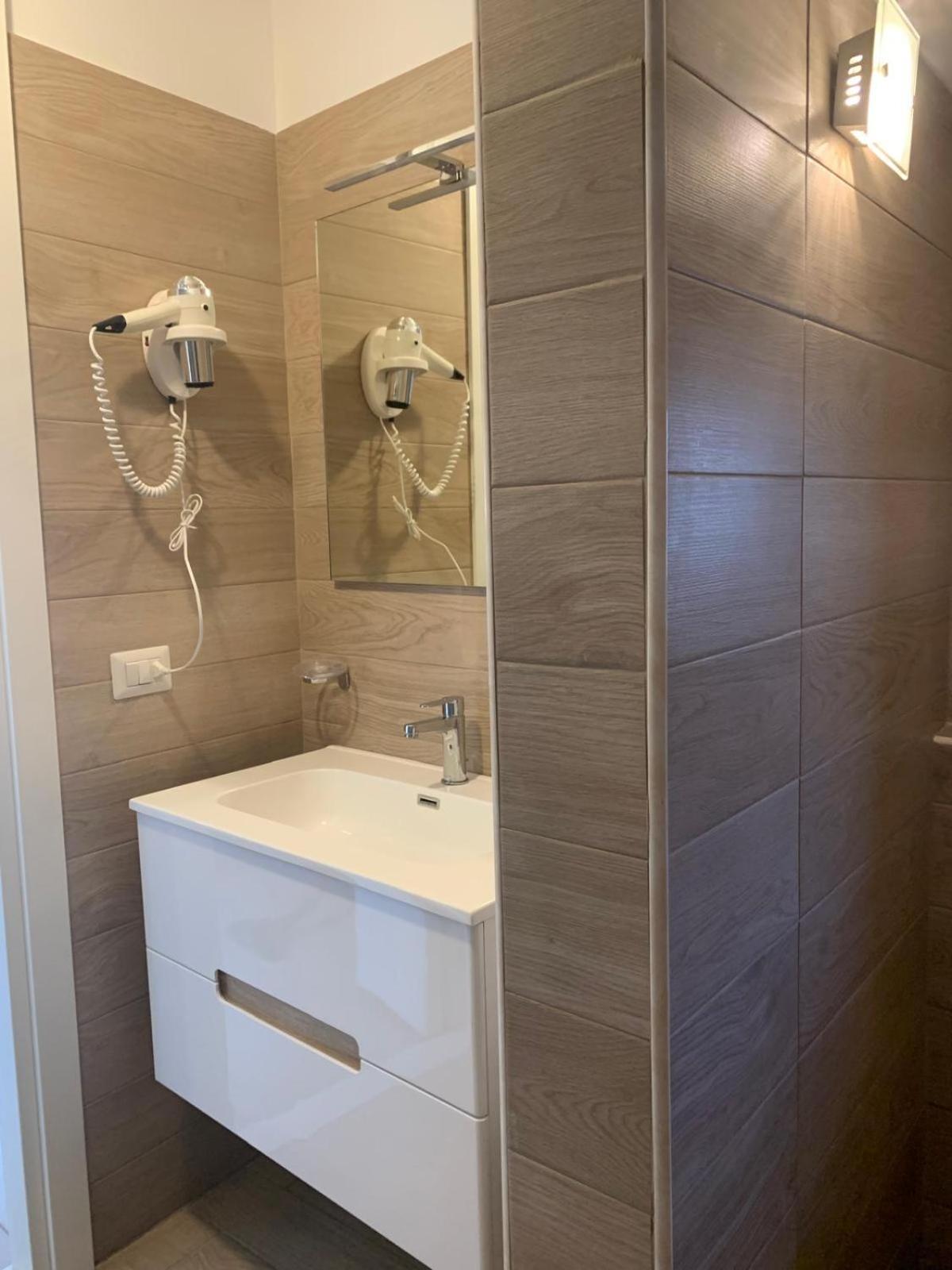 Mareluna Rooms Margherita Di Savoia Exterior foto